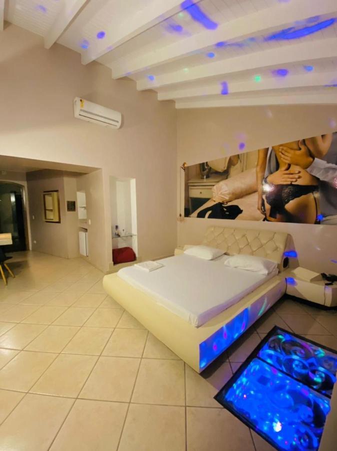 Love hotel Ilha De Capri *